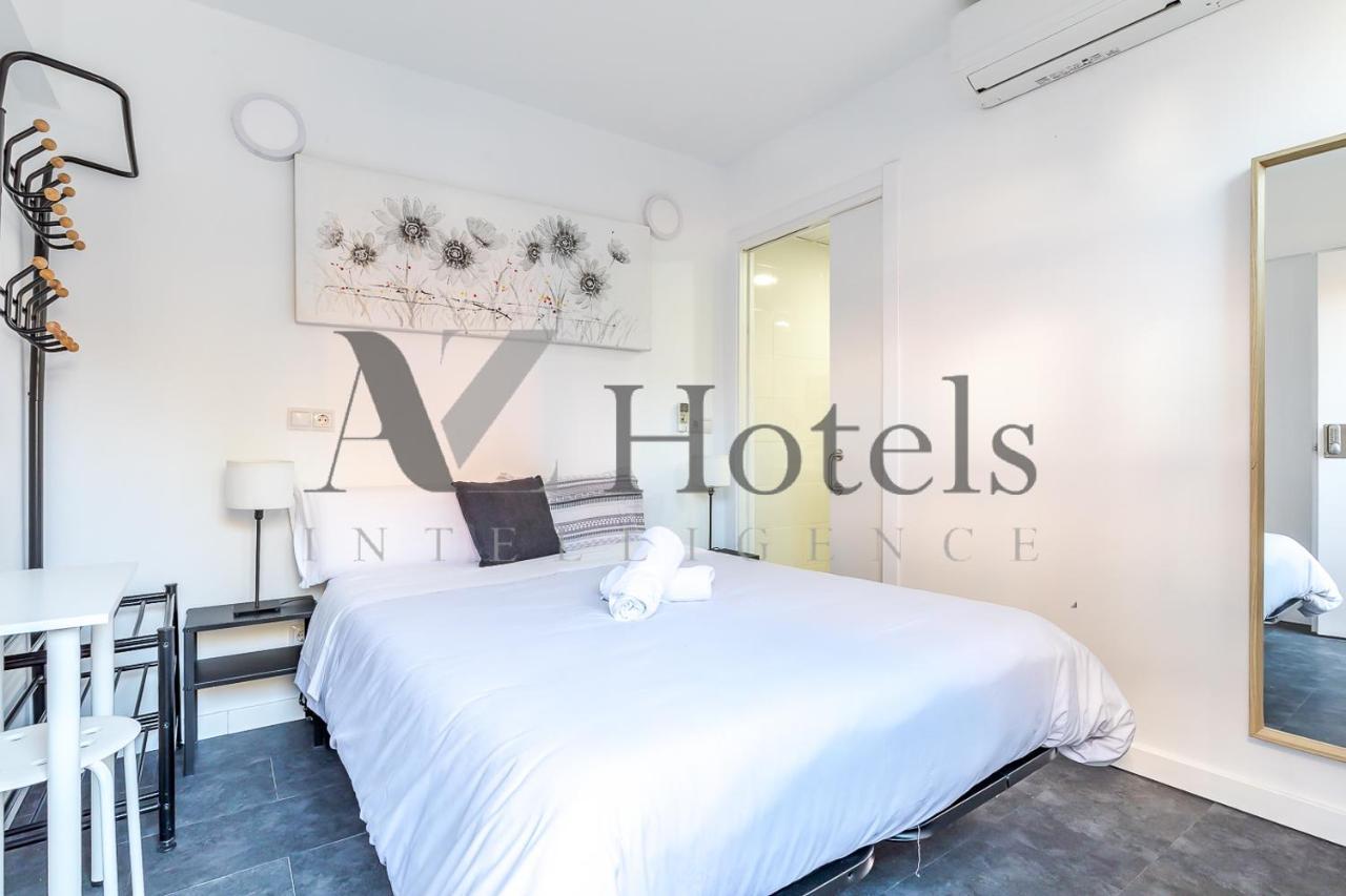 Ayz Ulises - Auto Check-In Property Мадрид Экстерьер фото