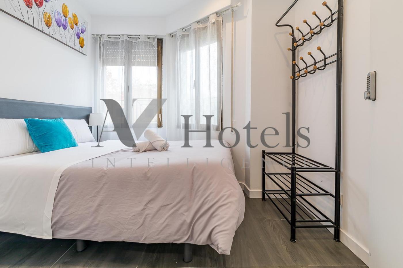 Ayz Ulises - Auto Check-In Property Мадрид Экстерьер фото