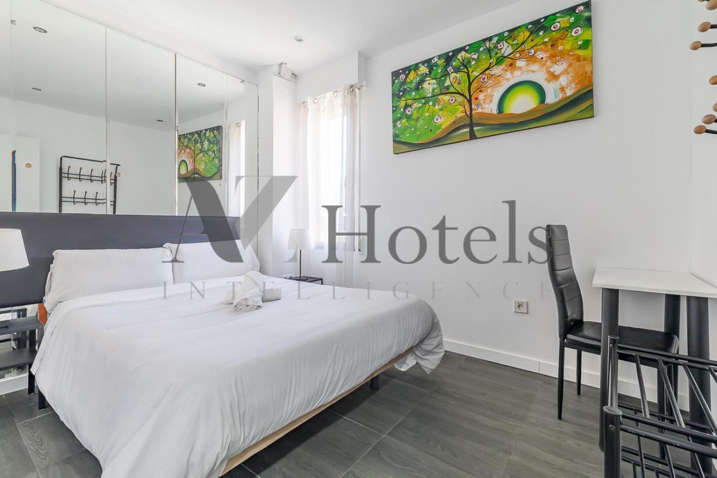 Ayz Ulises - Auto Check-In Property Мадрид Экстерьер фото