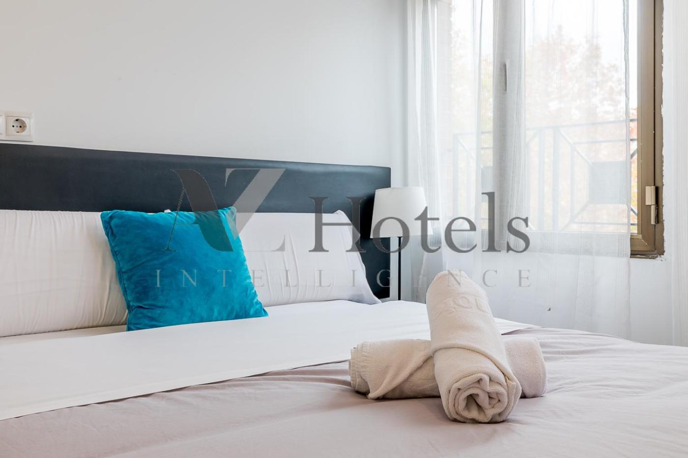 Ayz Ulises - Auto Check-In Property Мадрид Экстерьер фото