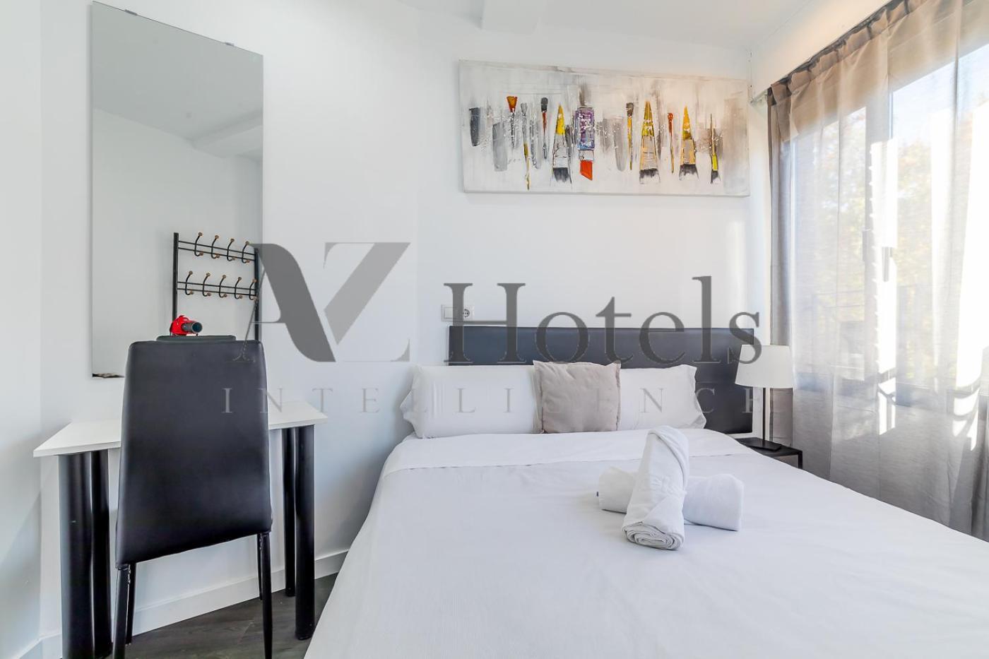 Ayz Ulises - Auto Check-In Property Мадрид Экстерьер фото