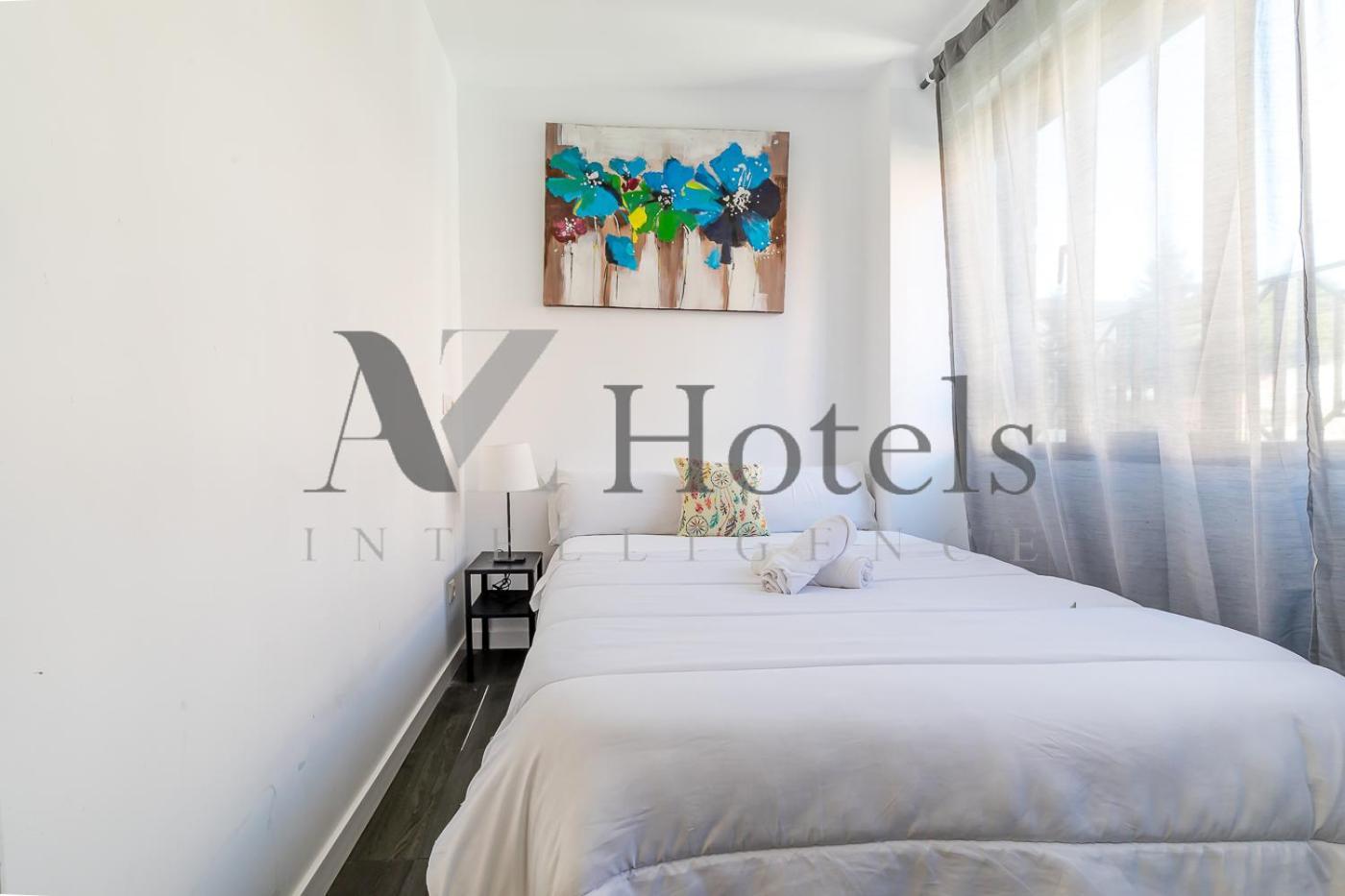 Ayz Ulises - Auto Check-In Property Мадрид Экстерьер фото
