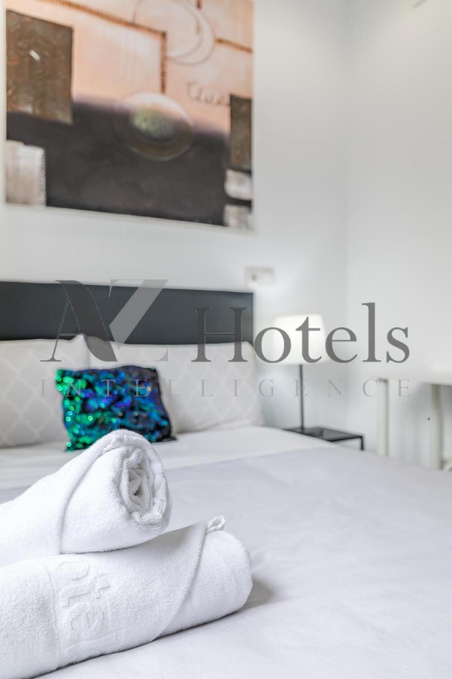 Ayz Ulises - Auto Check-In Property Мадрид Экстерьер фото