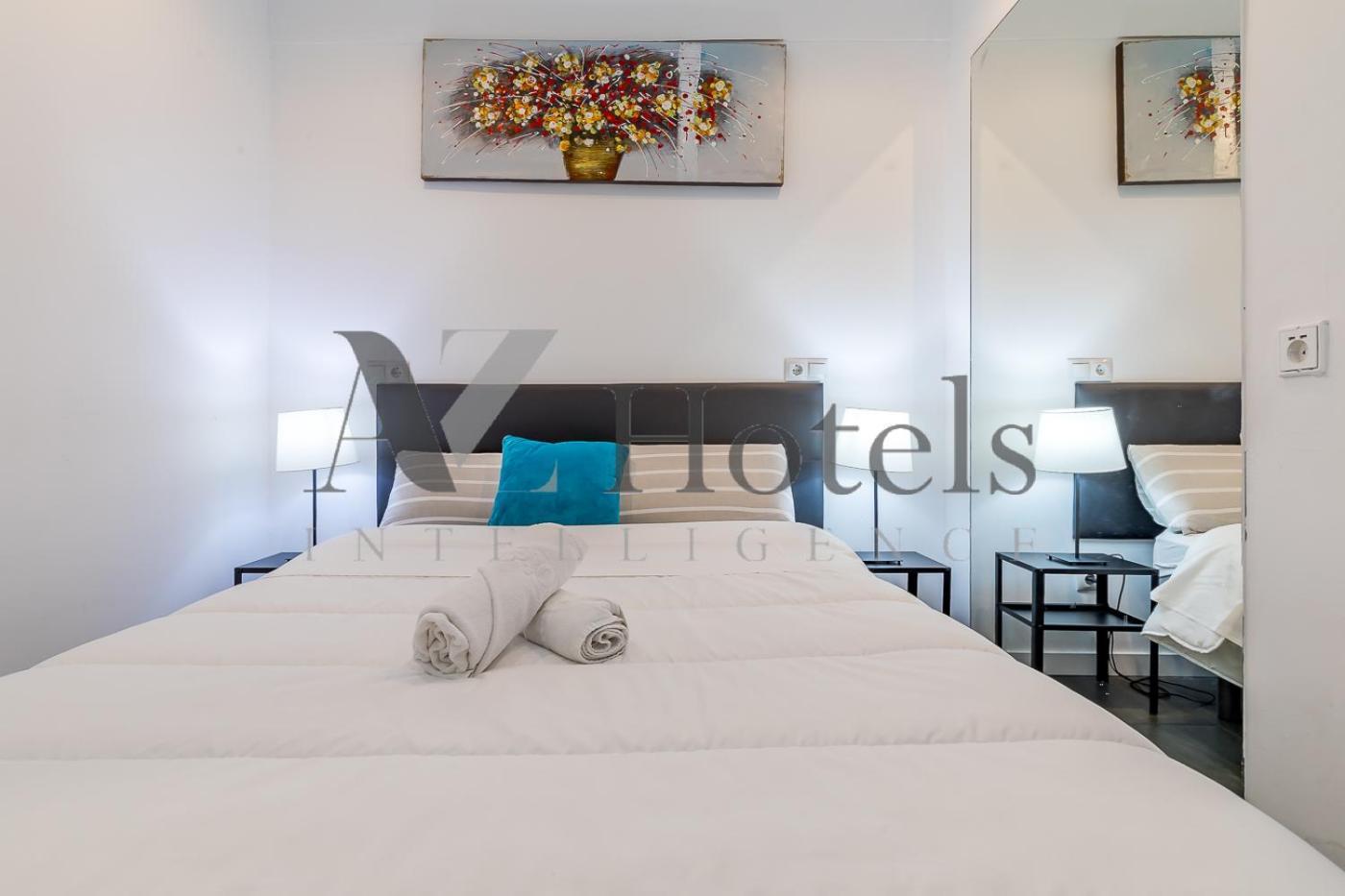 Ayz Ulises - Auto Check-In Property Мадрид Экстерьер фото