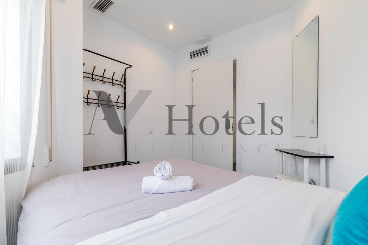 Ayz Ulises - Auto Check-In Property Мадрид Экстерьер фото