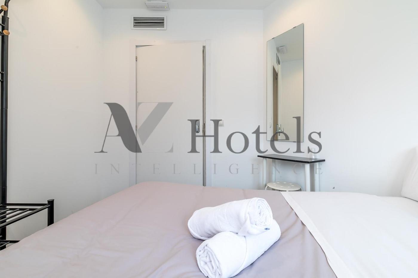 Ayz Ulises - Auto Check-In Property Мадрид Экстерьер фото