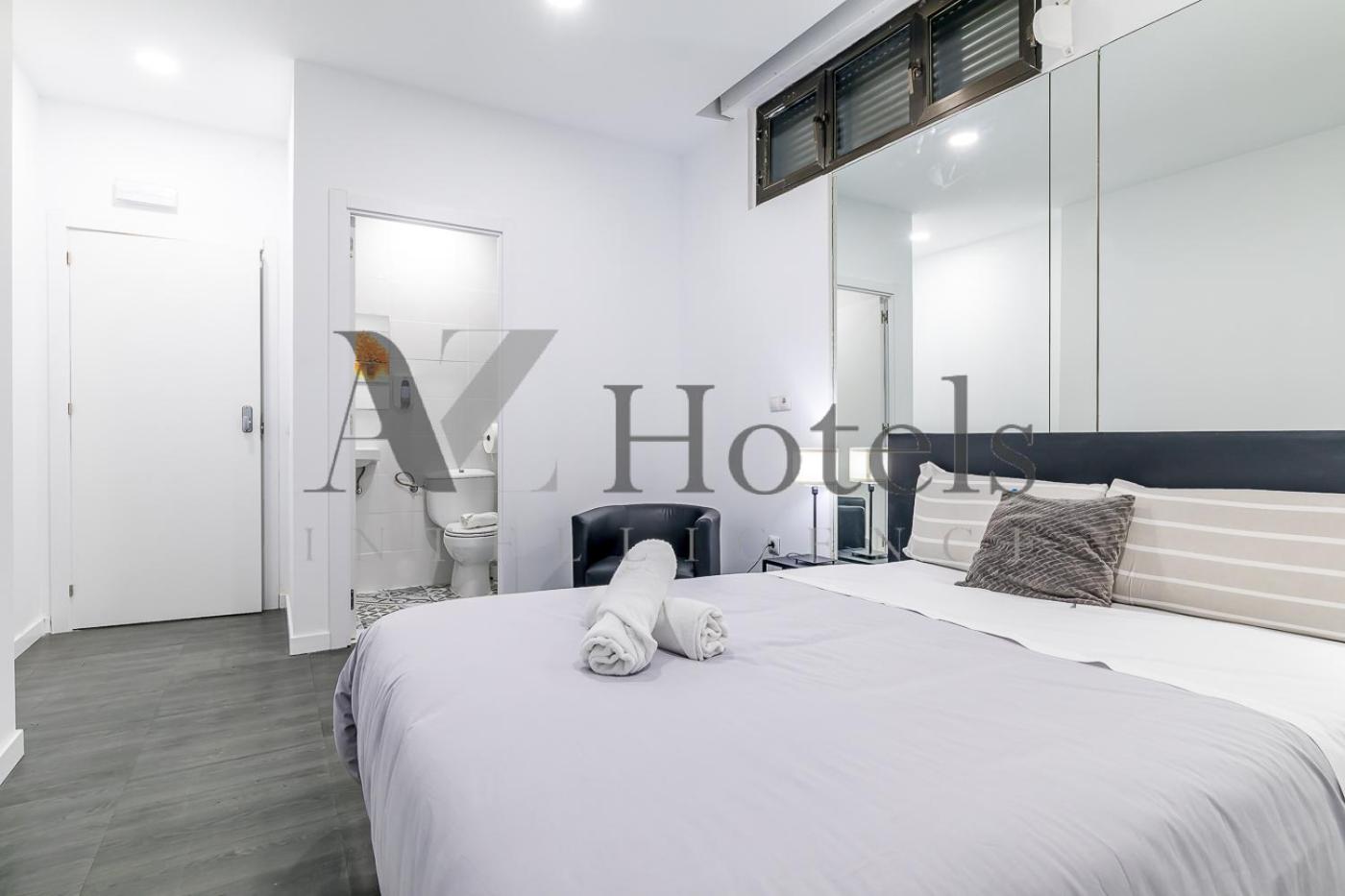 Ayz Ulises - Auto Check-In Property Мадрид Экстерьер фото