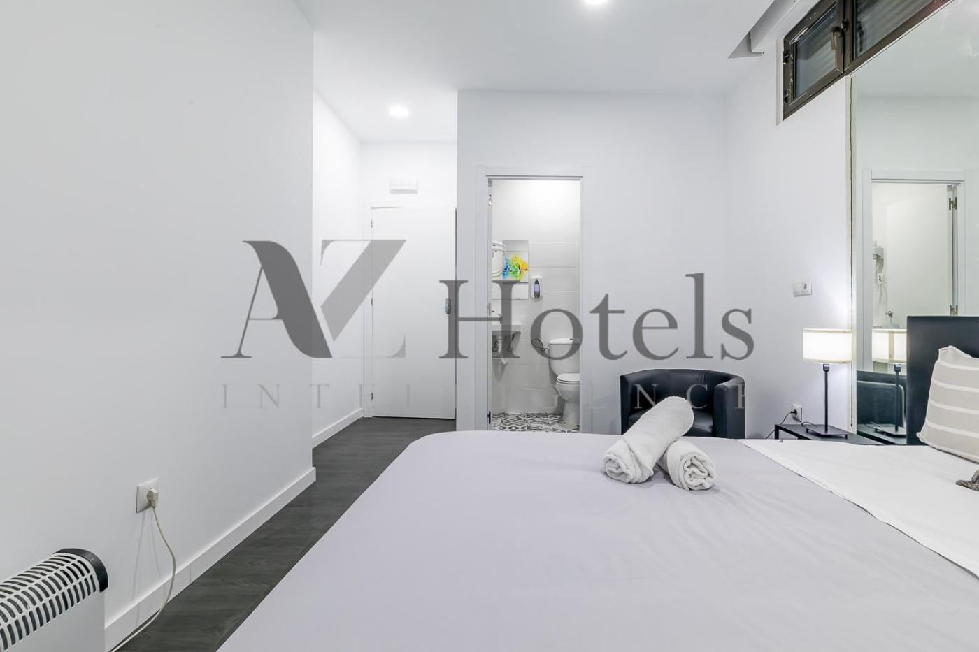 Ayz Ulises - Auto Check-In Property Мадрид Экстерьер фото